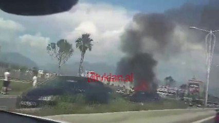 Shperthen ne flake BMW-ja ne autostraden Tirane-Durres