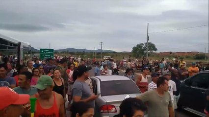 Apoio popular dá força para greve dos caminhoneiros