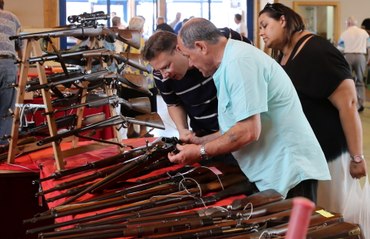 Que faire pour conserver d'anciennes armes et munitions chez soi ?