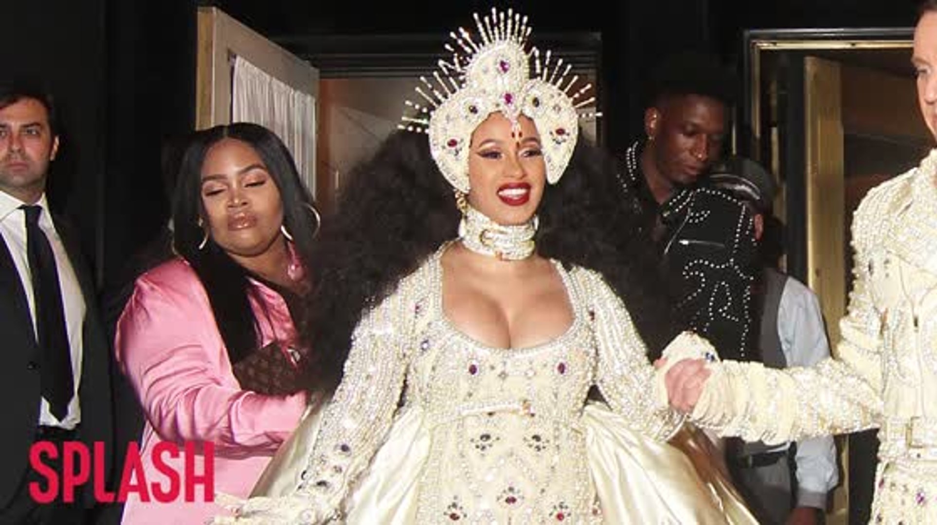 ⁣Cardi B likes her pregnancy boobs