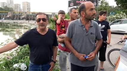 Otomobil içinde nehre düşen kızını kahraman baba kurtardı