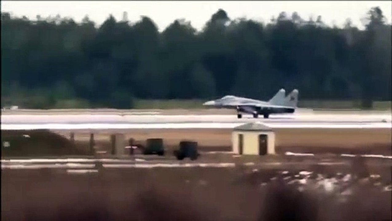 Un pilote de chasse obligé de s'éjecter au décollage alors que son avion prend feu