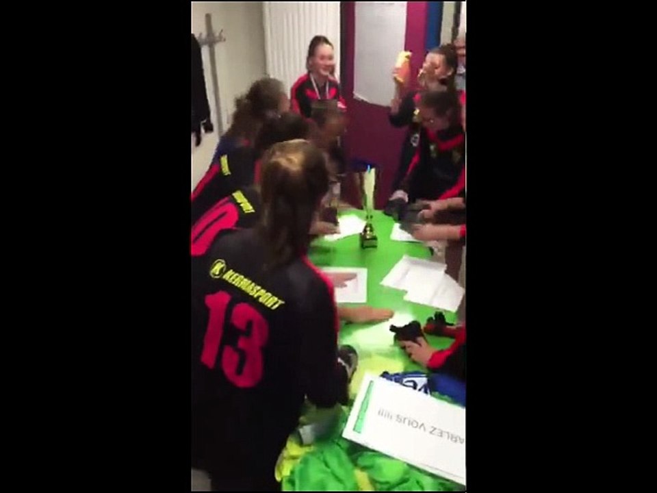 Chant de Victoire de nos Championnes du Finistère U17F (2017-2018) Coupe du District (26Mai2017)