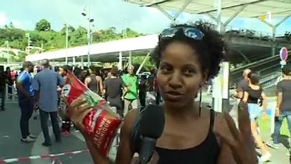 Martinique: l’activiste Kémi Séba et des manifestants ont envahi un hypermarché