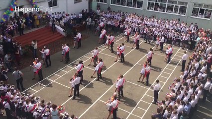 Una paloma floja deslució el cierre de un elaborado acto de graduación