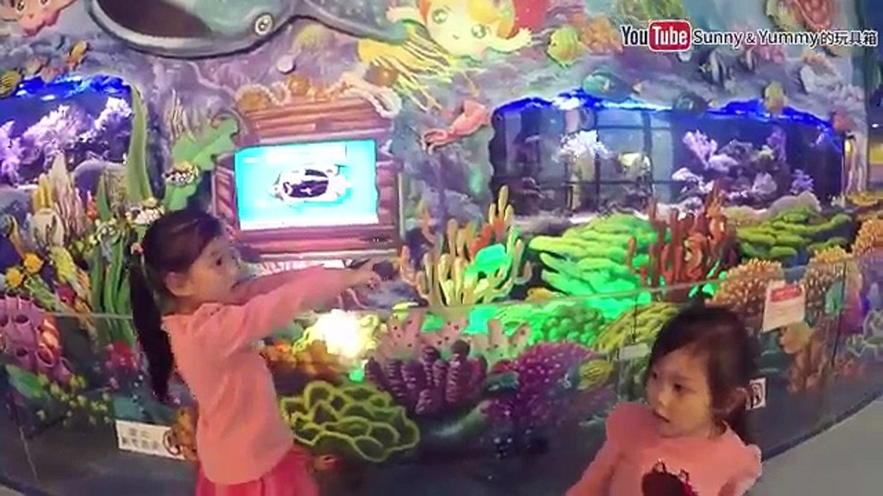 騎士堡-恐龍探索樂園(京華堡) 大型球池跟溜滑梯 親子體能 台北京華騎士堡 玩具開箱一起玩玩具Sunny Yummy Kids TOYs play park kids kidsburgh