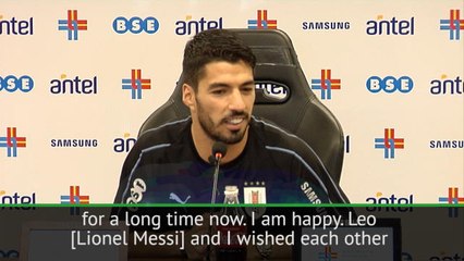 下载视频: I am happy at Barcelona - Suarez on transfer rumours