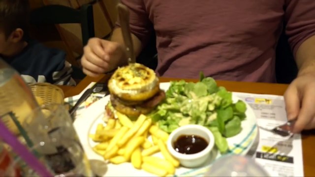 1ER PAS DE LILI-ROSE !!! - ALLO MAMAN