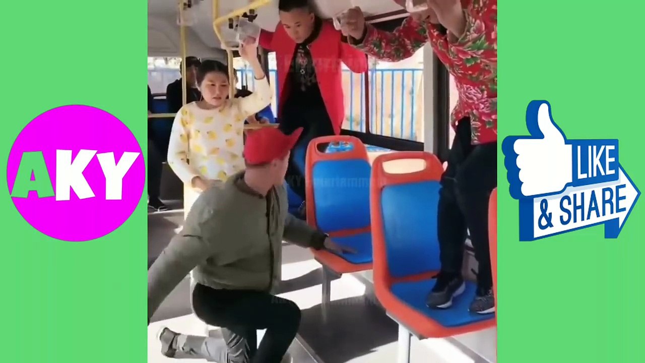 हँसना है तो ये वीडियो जरूर देखें _ Funny Video 2018 ● People Doing Stupid Things ● Funny Video - P12