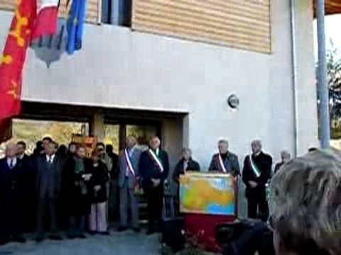 Remise du drapeau occitan à la commune de Baratier