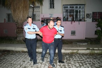 Otomobile Kurşun Yağdırıp Kendini Kız Arkadaşının Evine Kitledi