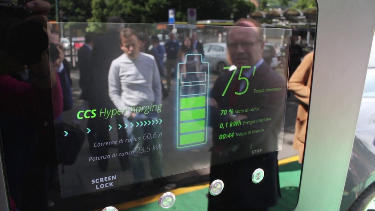 Alperia nimmt Italiens ersten hypercharger zum Laden von Elektroautos in Betrieb