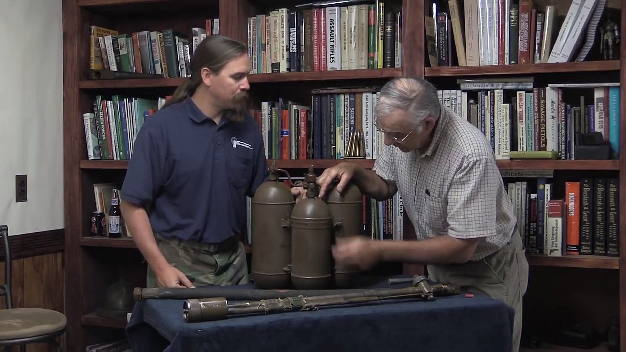 Forgotten Weapons - Japanese Type 100 Flamethrower