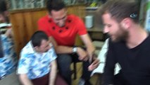 Hakan Çalhanoğlu iftarını 'Köksal Baba'yla yaptı