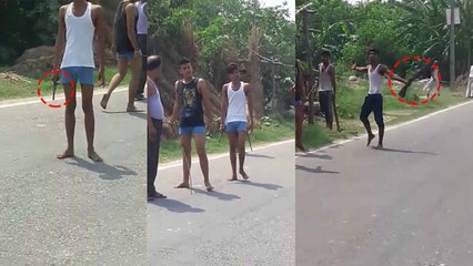 महिला को डायन बता की मारपीट, हाथ में कट्टा-रायफल लिए दी गंदी-गालियां