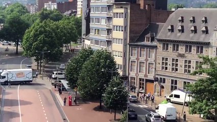Liège: un homme tire sur deux policiers et prend une femme de ménage en otage avant d'être neutralisé