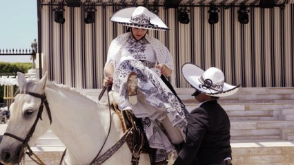 Spectacle des Escaramuzas au défilé Dior croisière 2019