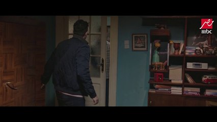 شكلك وانت عامل عاملة وخايف أبوك يدخل عليك