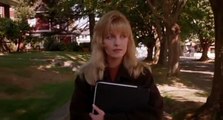 Twin Peaks: Fire Walk with Me (1992) - Bande-annonce : Plongez dans l'univers mystérieux de Twin Peaks avec cette bande-annonce captivante du film !