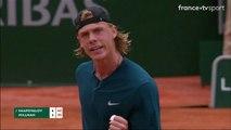 Roland-Garros : Shapovalov fait courir un Millman héroïque et remporte le premier set !