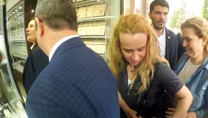 Tespih hediye edilen CHP Sözcüsü Tezcan sordu: Sabır için mi?