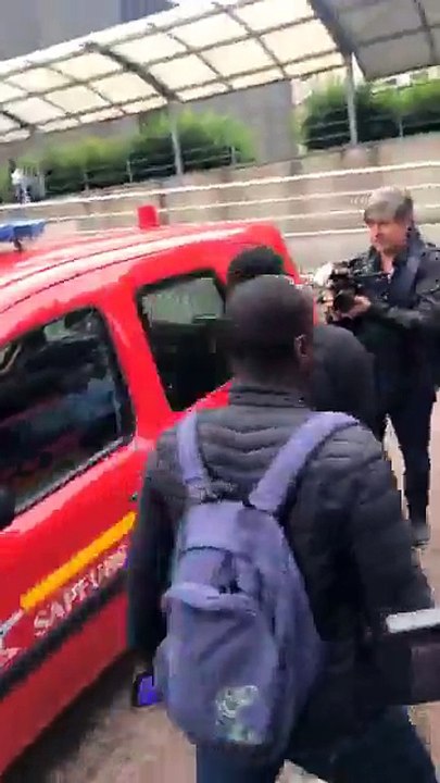 FRANCE MAMOUDOU GASSAMA vient de recevoir son titre de séjour. APRNEWS