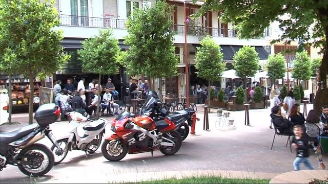Πολύς κόσμος, λίγες οι αγορές, το τριήμερο του Αγίου Πνεύματος στο Καρπενήσι