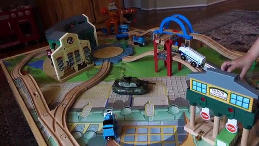 Thomas the Tank Engine and Friends Videos - Playing Toy Thomas the Train Wooden Railway for Kids