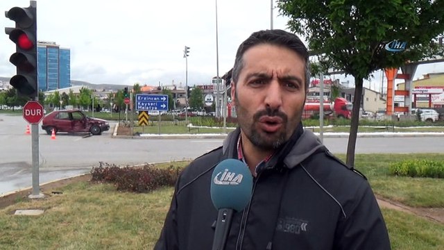 Çevik kuvvet polislerini taşıyan minibüsün yaptığı kazada 2 kişi yaralandı