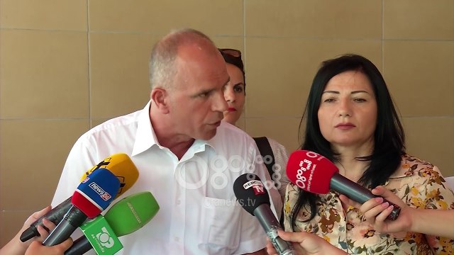 Ora News - Po zëvendësohemi me specializantë , mjekët specialistë protestë para FSDKSH-së