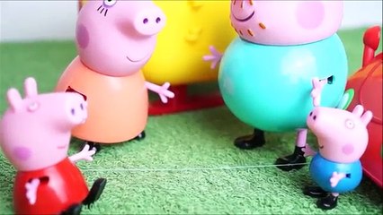 Pig George e Família Peppa Pig vão ao Parque Tropical Novelinha da Peppa em Português