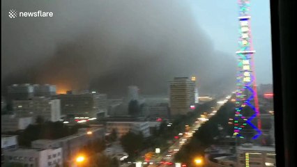 A whole Chinese city got enveloped by a sandstorm