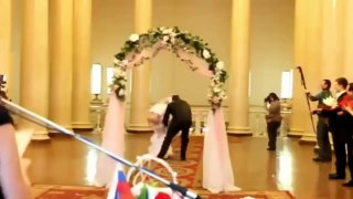 Las caidas y blooper mas graciosos en casamientos! Videos graciosos 99% #12