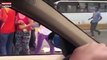 Venezuela : un chauffeur blessé dans un accident, les passants dévalisent  son camion (Vidéo)