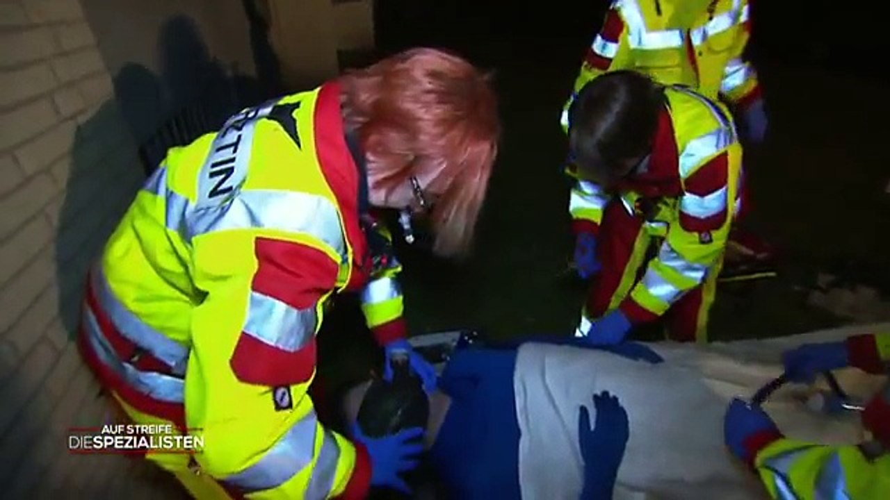 Superheld braucht Hilfe! Rettung nur durch Abseilen möglich | Auf Streife - Die Spezialisten | SAT.1