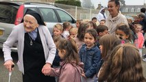 50 élèves de maternelle fêtent le centenaire de sœur Marie-Lucienne