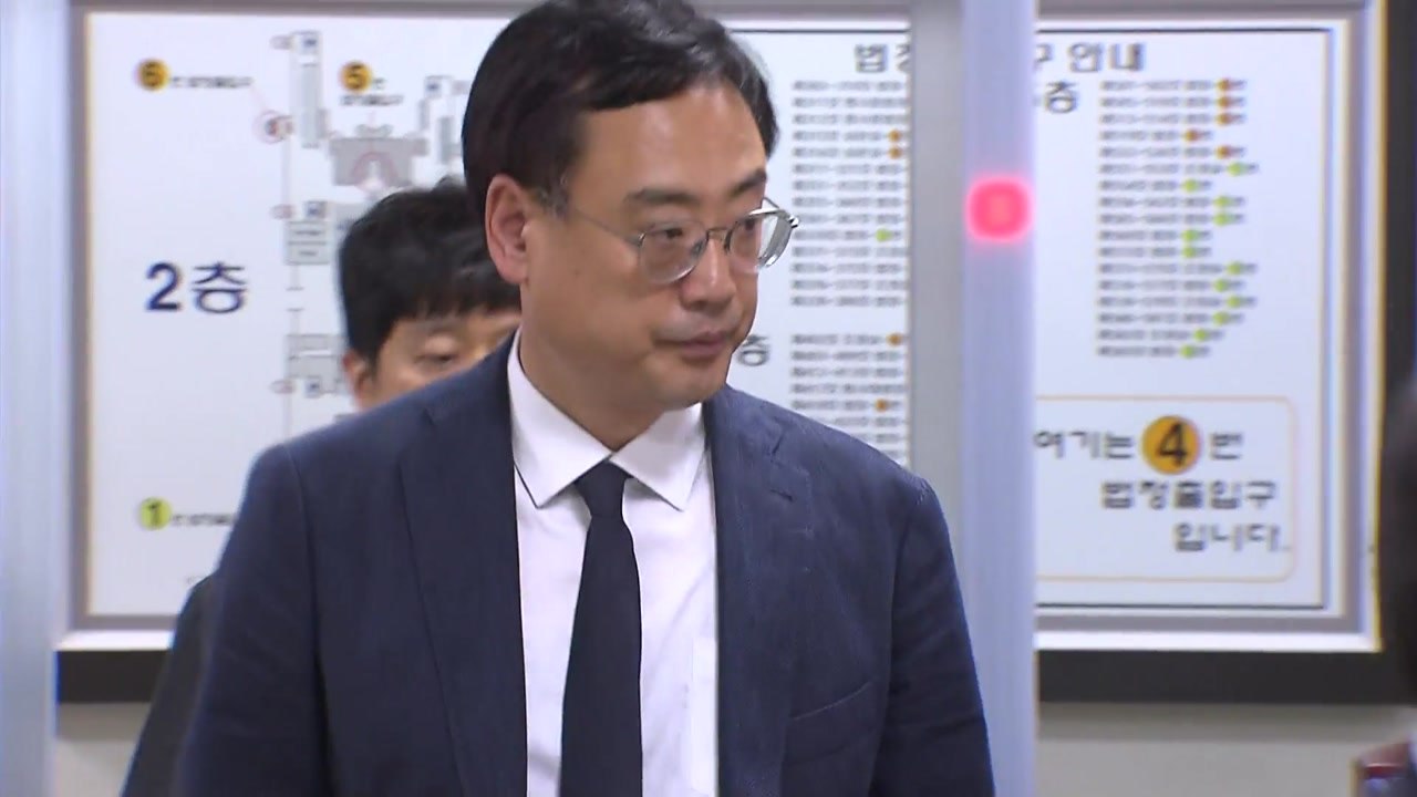 "태블릿 PC 가짜"...'명예훼손' 변희재 구속 / YTN
