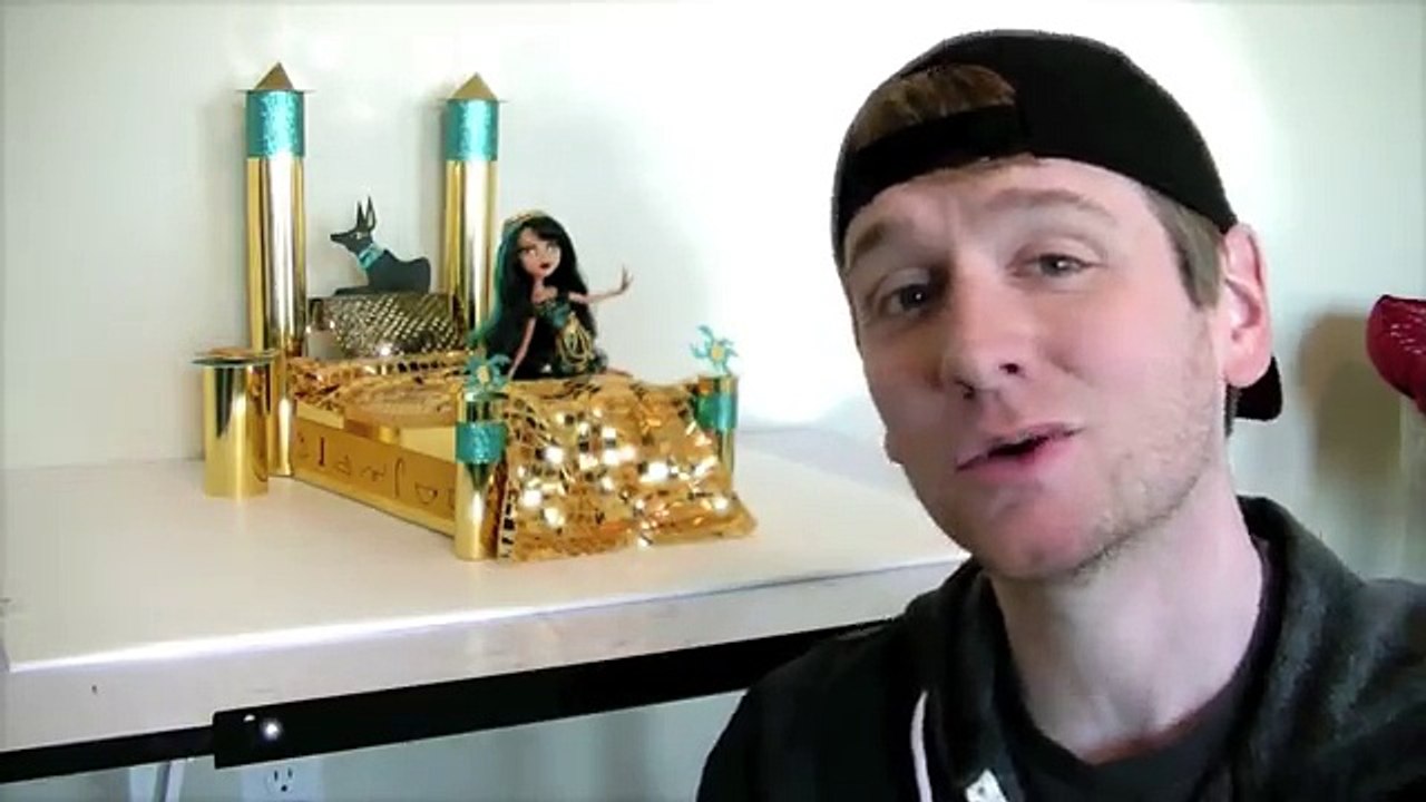 How to make a Cleo De Nile doll bed Tutorial/ Monster High