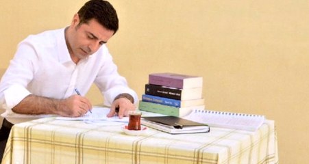 Demirtaş'ın "Liderler Fox'ta" Yayınına Bağlanacağını Açıklayan HDP'li Vekil Özür Diledi