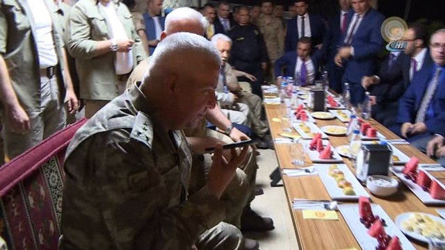 Cumhurbaşkanı Erdoğan, Başbakan Binali Yıldırım'ın ziyaret ettiği jandarma karakolunda komutanlarla telefonda görüştü