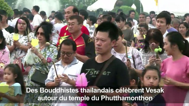Les Bouddhistes thaïlandais célèbrent l'anniversaire de Bouddha