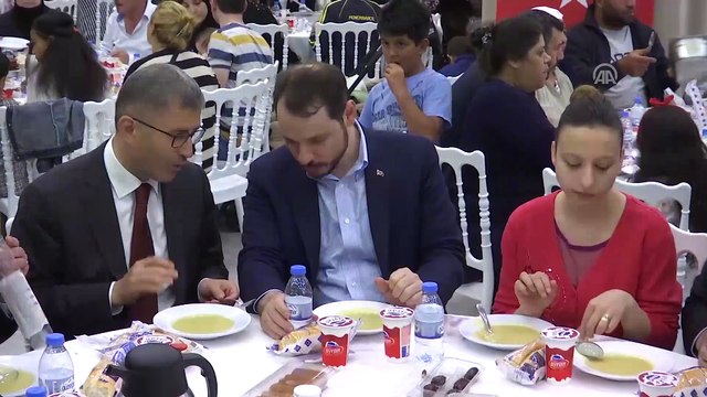 Bakan Albayrak vatandaşlarla bir araya geldi - İSTANBUL