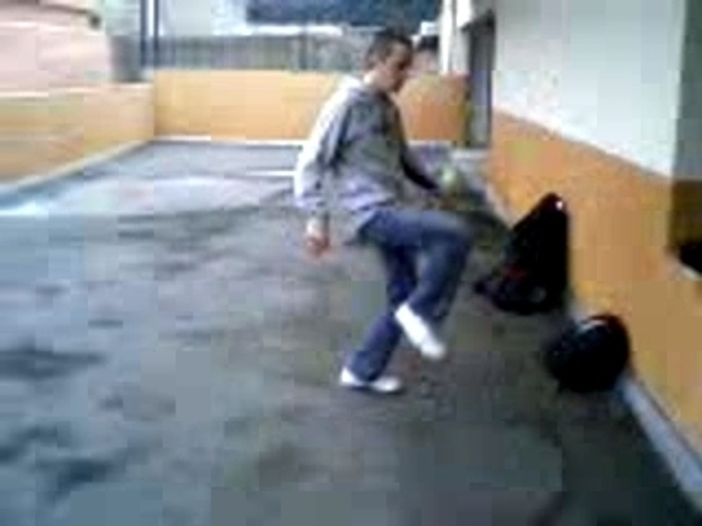 Tenis kev