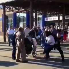 POLICIA ES BRUTALMENTE ATACADO POR DELINCUENTE