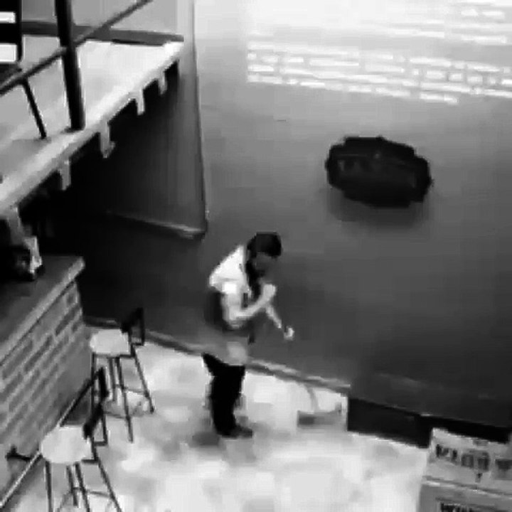 CAPTADO POLTEGEIST  REAL CAMARA DE SEGURIDAD