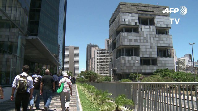 Ações da Petrobras sobem 14%