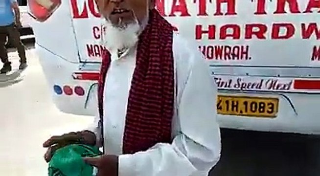 Indian Hindu Extremist Forcing Muslim To Abuse His Relogion