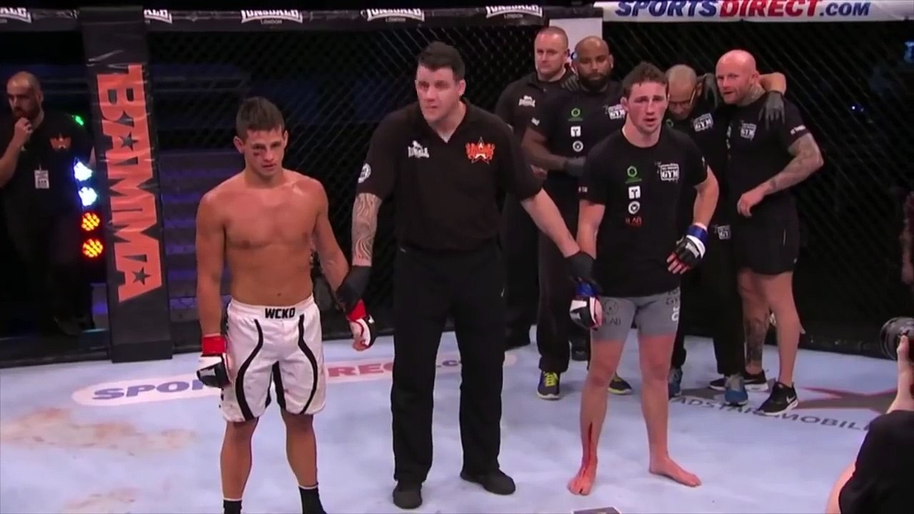 JE ME BATS CONTRE UN PRO EN UFC !!