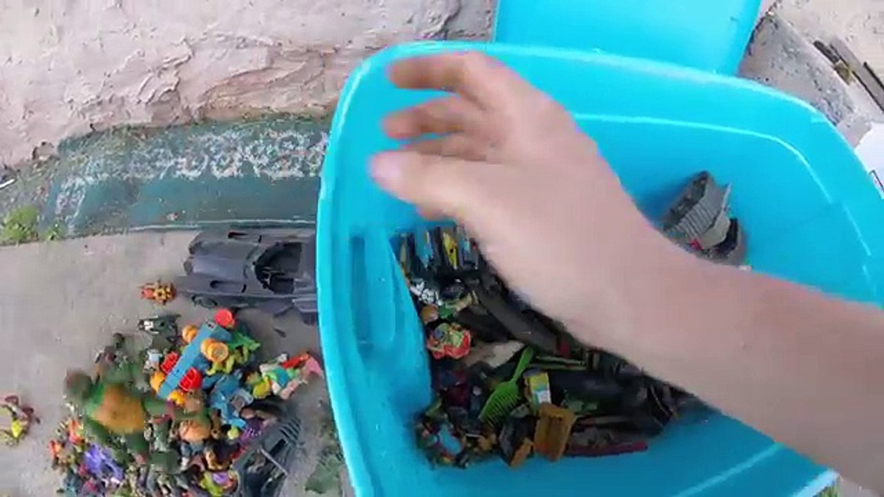 Live Garage Sale Hunting for Amazon FBA and Ebay! Video Games, Vintage Toys, and More!