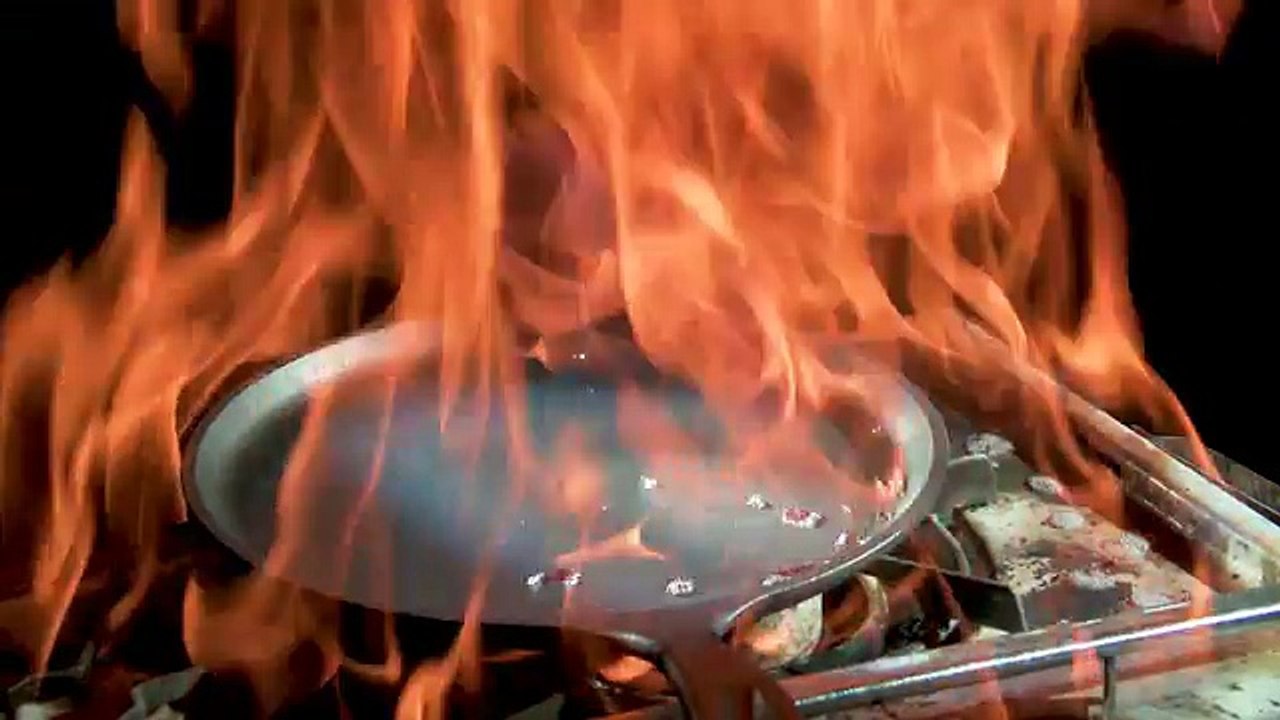 Leidenfrost Effect In Ultra Slow Motion - Water and Alcohol [ 4K ]